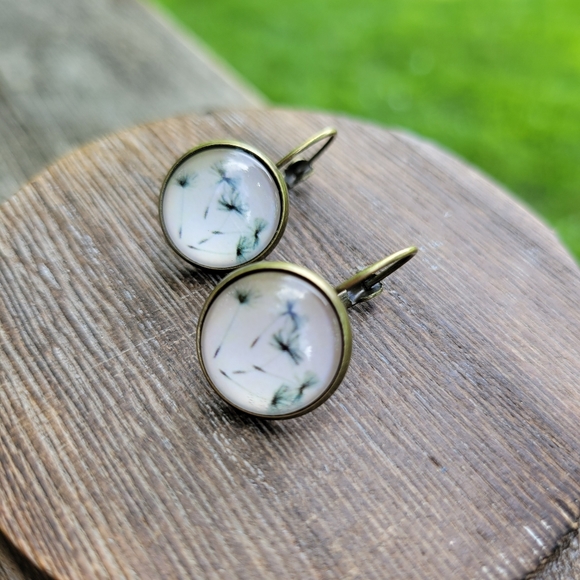 💥LAST ONE💥Make a Wish Dandelion Seed Earrings, antiqued bronze - Picture 3 of 5